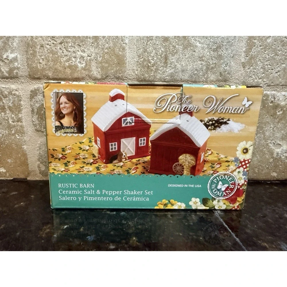 Pioneer‎ Woman Rustic Barn Salt and Pepper Shaker Set NEW In Box Farmhouse Red
